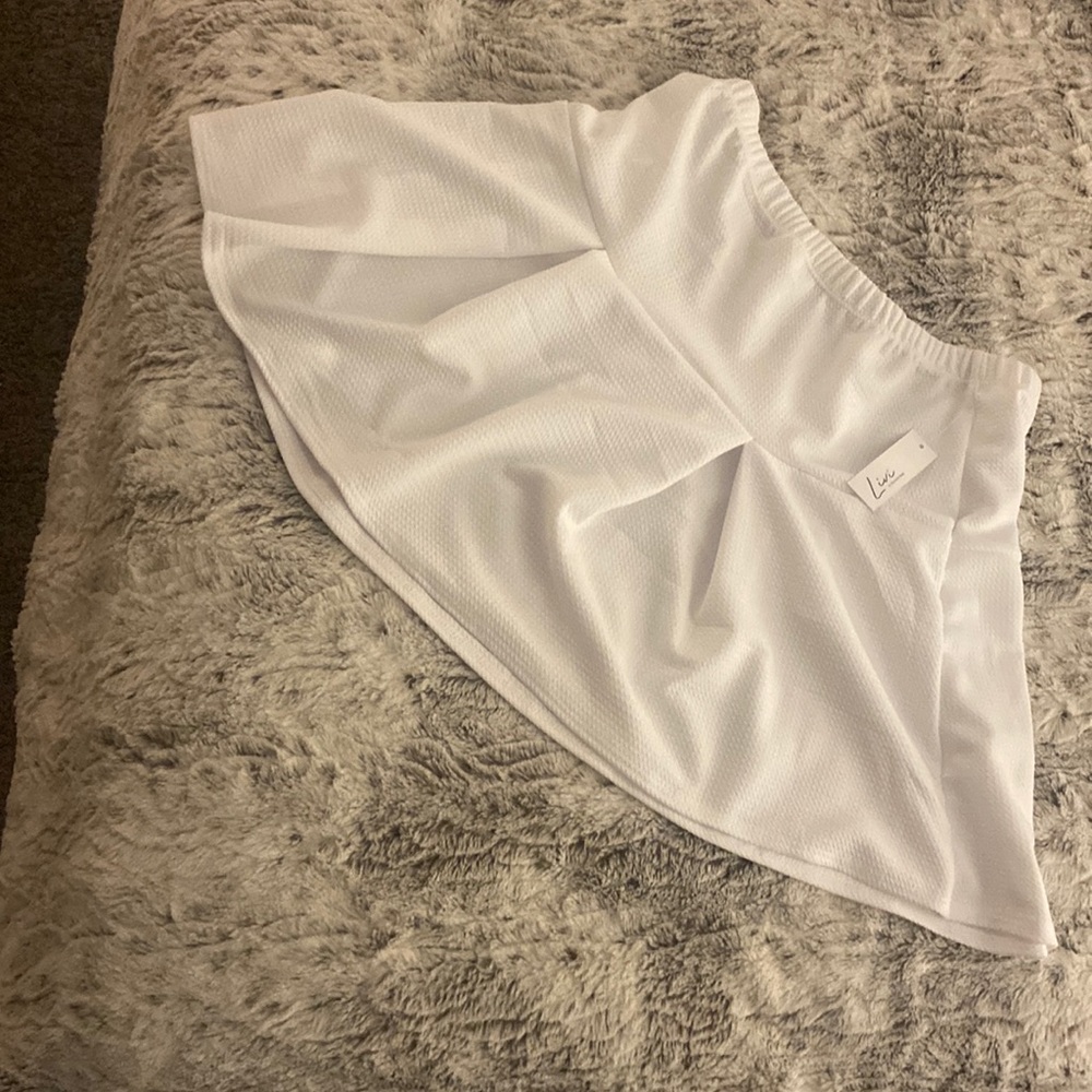 NWT short white athletic skirt
